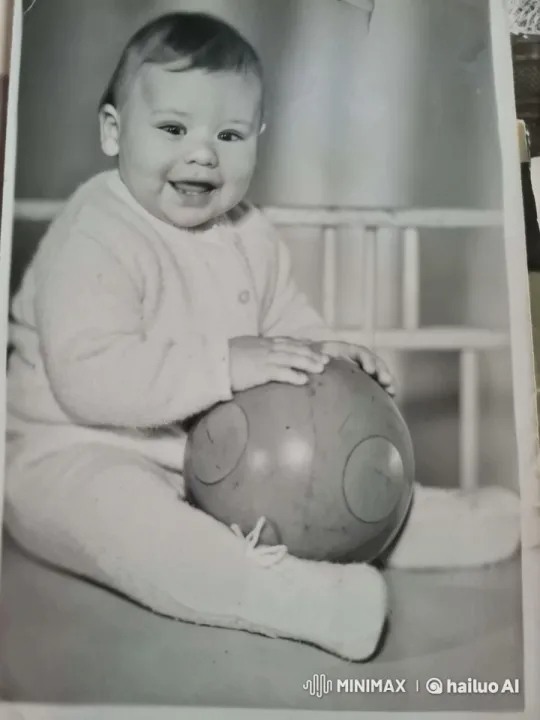 Baby's Joyful Interaction with a Ball – AI Generated Video | Hailuo AI