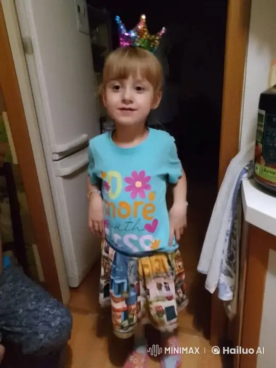 Young Girl's Surreal Kitchen Encounter with Transformations – AI Generated Video | Hailuo AI