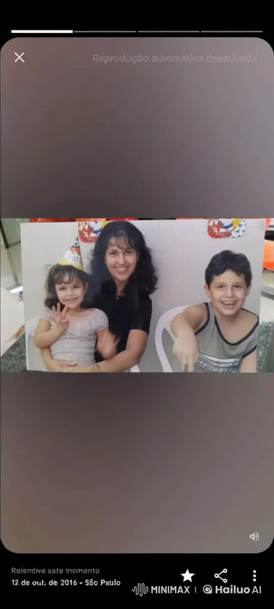 Festive Celebration with Smiling Family – AI Generated Video | Hailuo AI