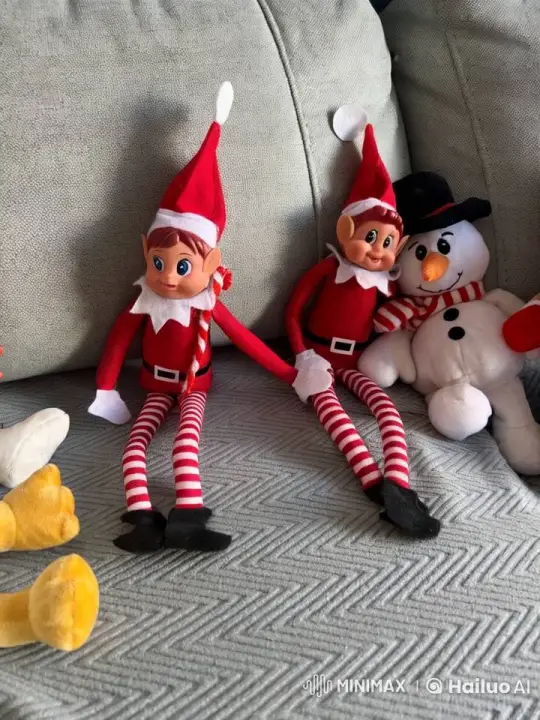 Elves Pretend to Play Video Games on a Sofa – AI Generated Video | Hailuo AI