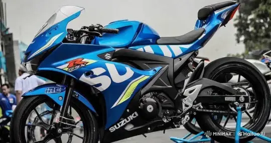 Suzuki Motorcycle Transforms into Robot in Historic City Setting – AI Generated Video | Hailuo AI