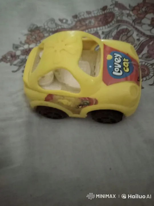 Toy Car Transforms into Bumblebee Robot – AI Generated Video | Hailuo AI