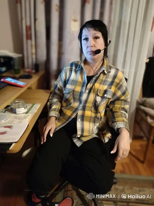 Shocked Person Reacts to Falling Apples and Room Explosion – AI Generated Video | Hailuo AI