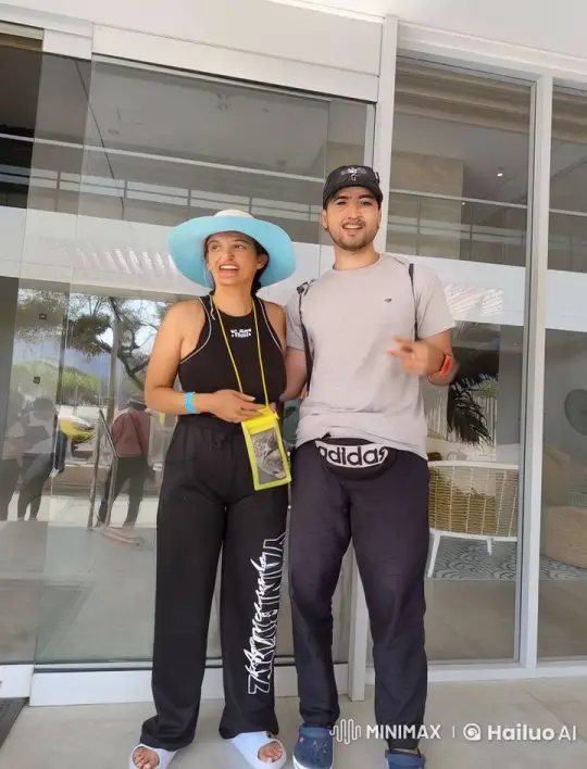 Couple Disagreement Outside Building – AI Generated Video | Hailuo AI
