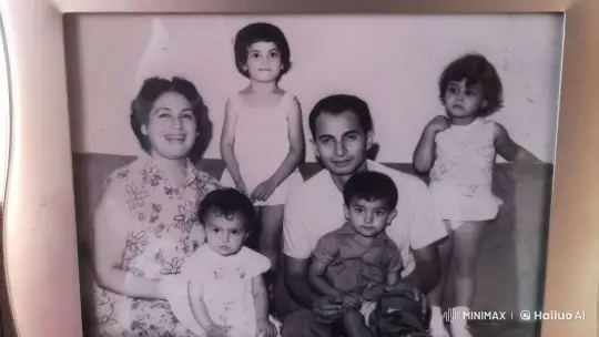 Family Bonds and Love Captured in Dynamic Scene – AI Generated Video | Hailuo AI