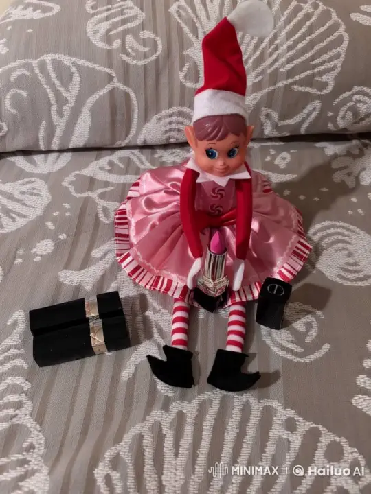 Live2D Elf Doll with Lipstick in Festive Setting – AI Generated Video | Hailuo AI