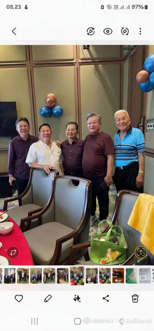 Elderly Men Celebrate Together with Warmth – AI Generated Video | Hailuo AI