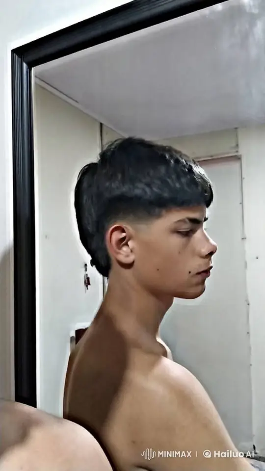 Young Couple Shares Intimate Kiss in Mirror Reflection – AI Generated Video | Hailuo AI