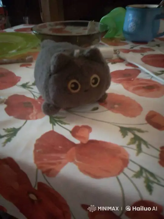 Plush Cat Stealthily Grabs Knife, Leaps into Box – AI Generated Video | Hailuo AI