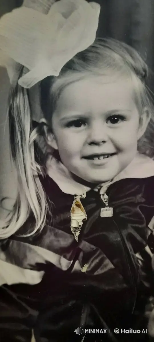 Vintage-Inspired Portrait of a Joyful Young Girl – AI Generated Video | Hailuo AI