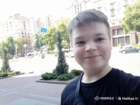 Man Joyfully Runs Through World Landmarks, Gradually Turns Into a Pig – AI Generated Video | Hailuo AI