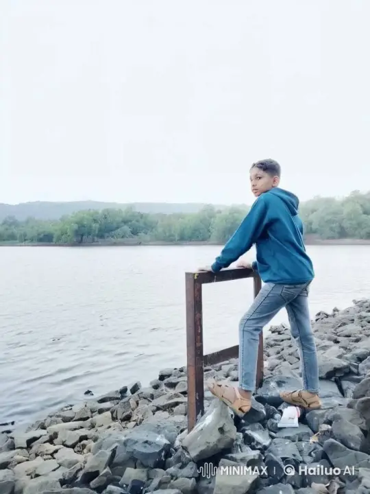 Boy Dances Enthusiastically to 'Chammak Challo' on Shore – AI Generated Video | Hailuo AI