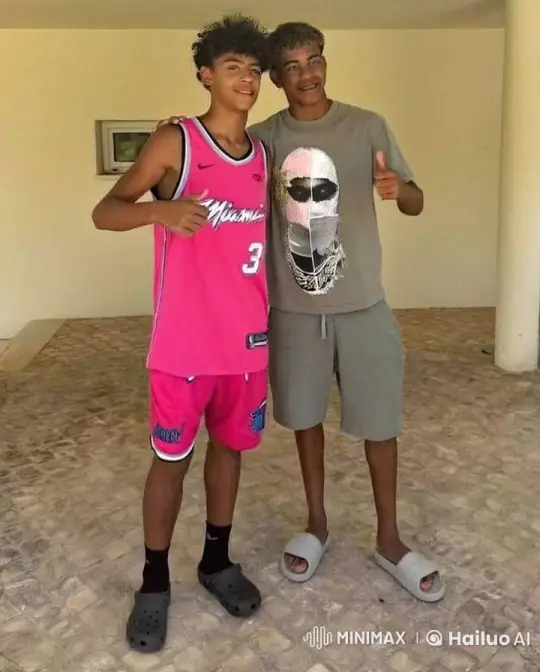 Two Friends Joking Around in Casual Attire – AI Generated Video | Hailuo AI