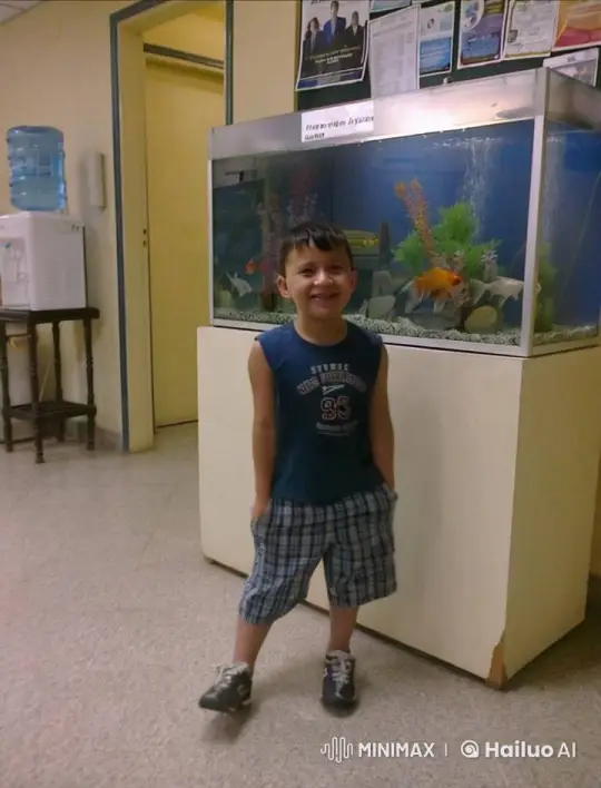 Boy Smiles, Eats Fish in Tank, then Returns to Camera – AI Generated Video | Hailuo AI