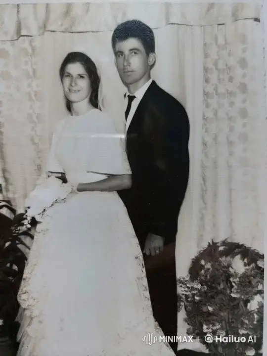 Couple's Joyful Smile in Vintage Wedding Scene – AI Generated Video | Hailuo AI