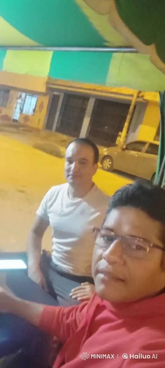 Affectionate Moment Under Canopy – AI Generated Video | Hailuo AI