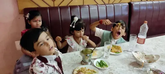 Children flee restaurant in terror after encountering a giant cockroach – AI Generated Video | Hailuo AI