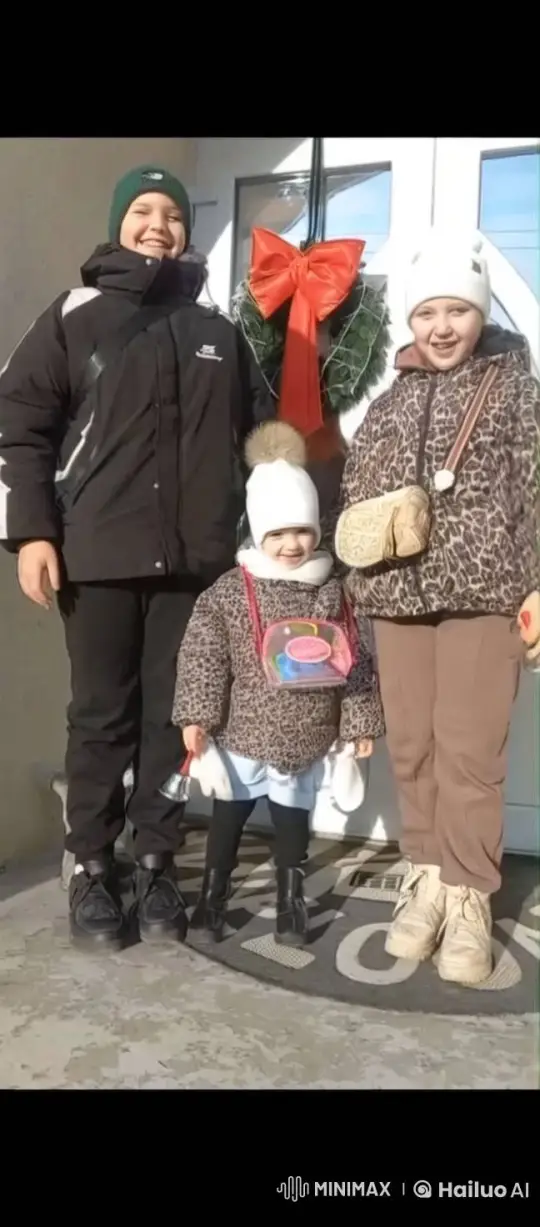 Winter Holiday Cheer: Children by Festive Door – AI Generated Video | Hailuo AI