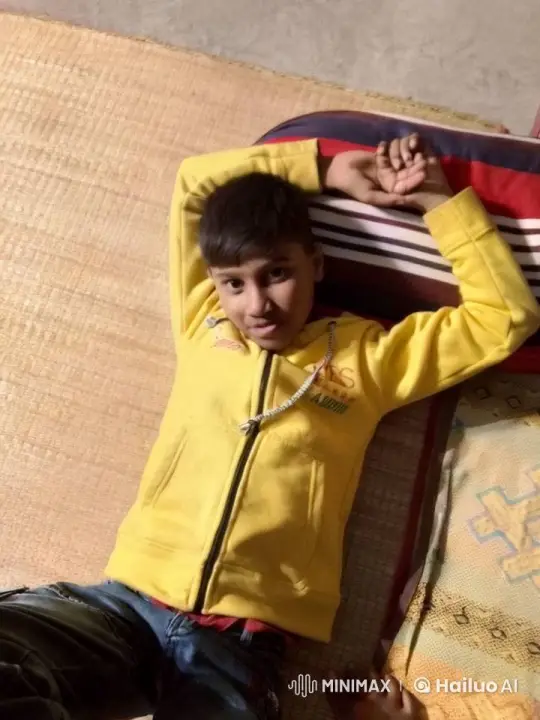 Child Blows Kiss in Relaxed Home Setting – AI Generated Video | Hailuo AI