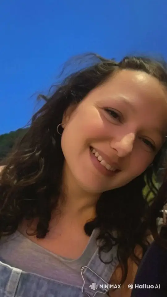 Serene Evening: Smiling Woman in Twilight – AI Generated Video | Hailuo AI