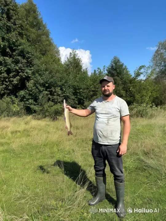 Man Showcases Fitness in Serene Outdoor Setting – AI Generated Video | Hailuo AI
