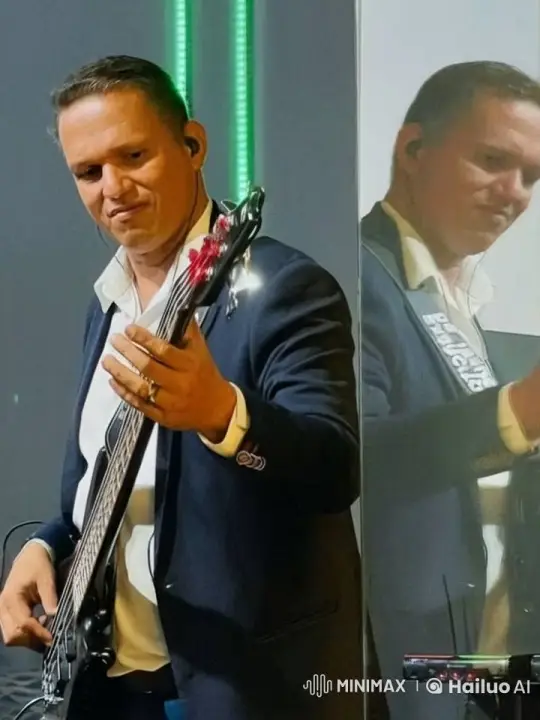 Electric Bassist Performs with Passion in Intimate Setting – AI Generated Video | Hailuo AI