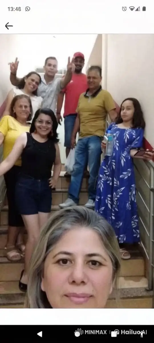 Staircase Gathering: A Portrait of Casual Camaraderie – AI Generated Video | Hailuo AI