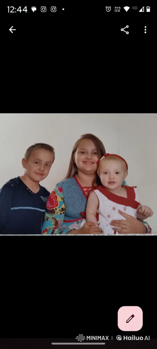 Family Portrait: Children's Tender Moments – AI Generated Video | Hailuo AI