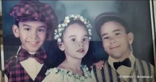 Vintage Children in Old-Fashioned Attire - Nostalgic, Timeless Charm – AI Generated Video | Hailuo AI