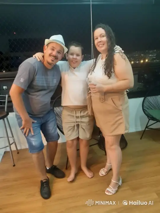 Family Portrait in Warmly Lit Night Room – AI Generated Video | Hailuo AI