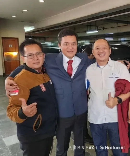 Joyful Reunion of Friends in Indoor Parking Area – AI Generated Video | Hailuo AI