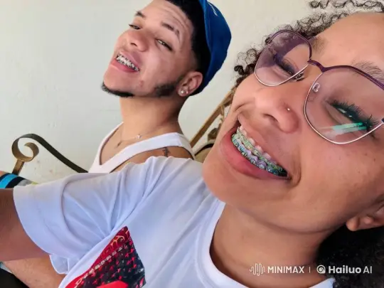 Woman's Heartbreak as Man is Kissed by Another – AI Generated Video | Hailuo AI
