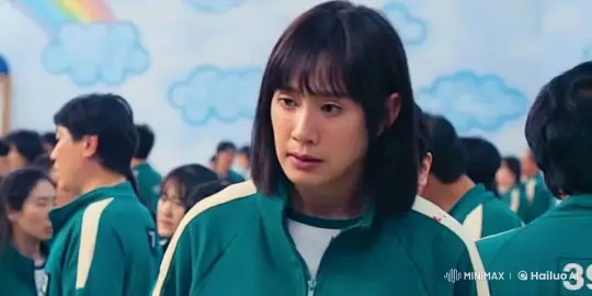 Young Woman Faces Threat in Pastel-Colored Room – AI Generated Video | Hailuo AI