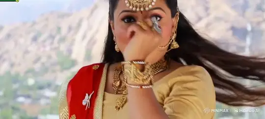 Woman in Golden Attire Showcases Jewelry in Mountain Backdrop – AI Generated Video | Hailuo AI