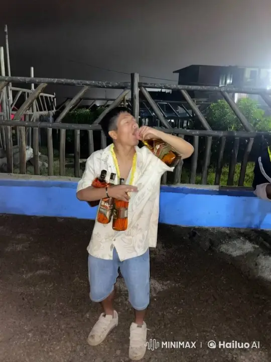 Man Celebrates with Shrek in Whimsical Nighttime Scene – AI Generated Video | Hailuo AI