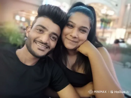 Couple in Love Sharing a Tender Kiss in Live2D Animation – AI Generated Video | Hailuo AI