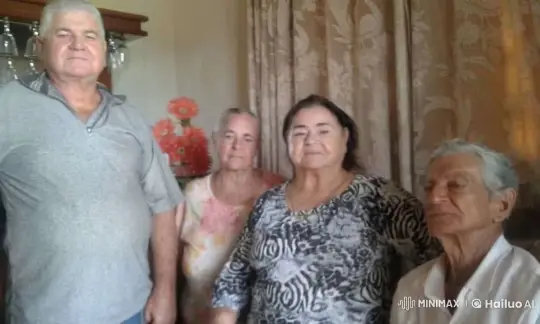 Four Elderly Individuals Gently Wave in Cozy Room – AI Generated Video | Hailuo AI
