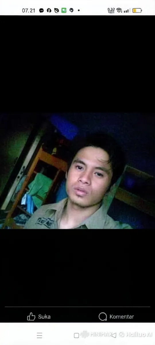 Young Man's Facial Expression Transition in Static Room – AI Generated Video | Hailuo AI