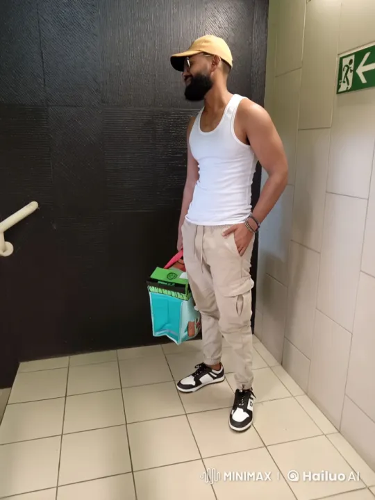 Couple Shares Intimate Moment in Hallway – AI Generated Video | Hailuo AI