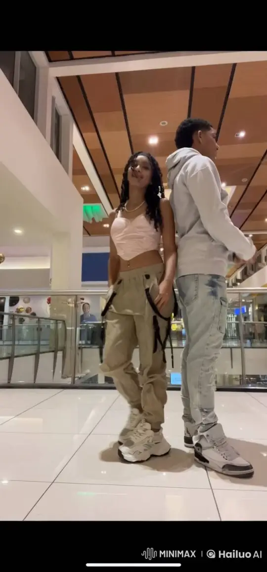 Argument and Reconciliation in the Mall – AI Generated Video | Hailuo AI