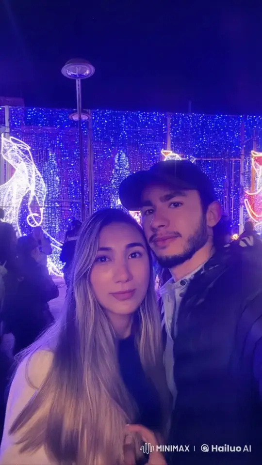 Couple's Heartbreak Amidst Holiday Lights – AI Generated Video | Hailuo AI