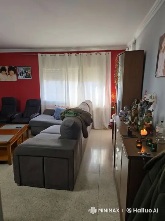 Cozy Living Room with Three Kings Observing Curiously – AI Generated Video | Hailuo AI