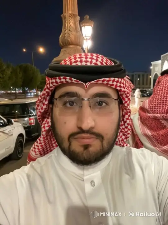 Man Smoking Cigarette Under Streetlamp at Night – AI Generated Video | Hailuo AI
