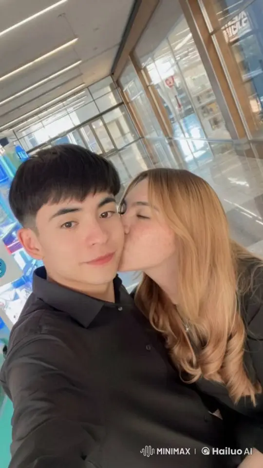 Live2D Animated Short: Surprise Kiss in the Mall – AI Generated Video | Hailuo AI