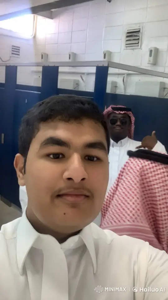 Selfie Attempt with Smiling Background – AI Generated Video | Hailuo AI