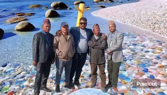 Beach Confrontation: Men Argue and Part Ways – AI Generated Video | Hailuo AI