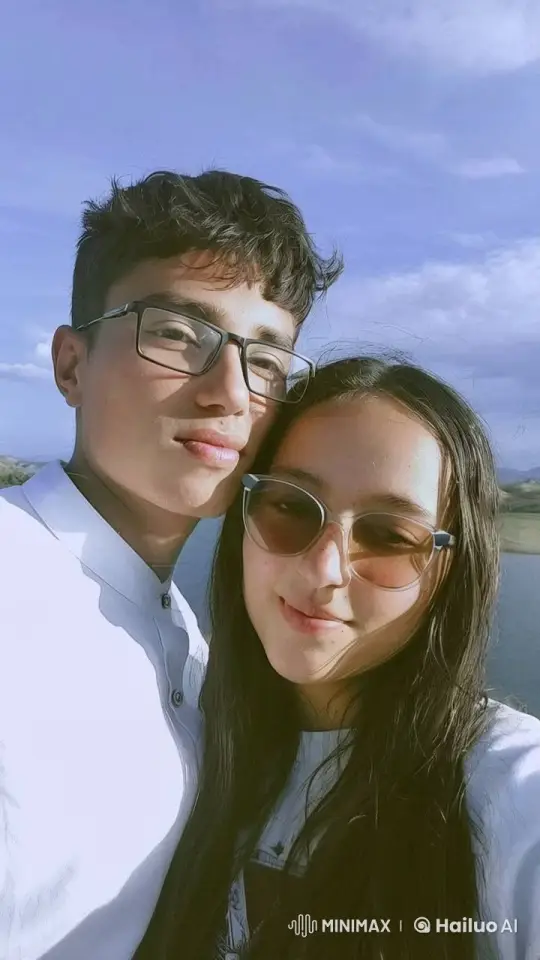 Young Couple's Passionate Kiss in Scenic Outdoor Setting – AI Generated Video | Hailuo AI