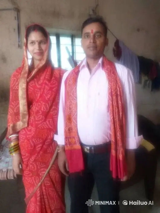 Couple in Traditional Attire Share Intimate Embrace – AI Generated Video | Hailuo AI