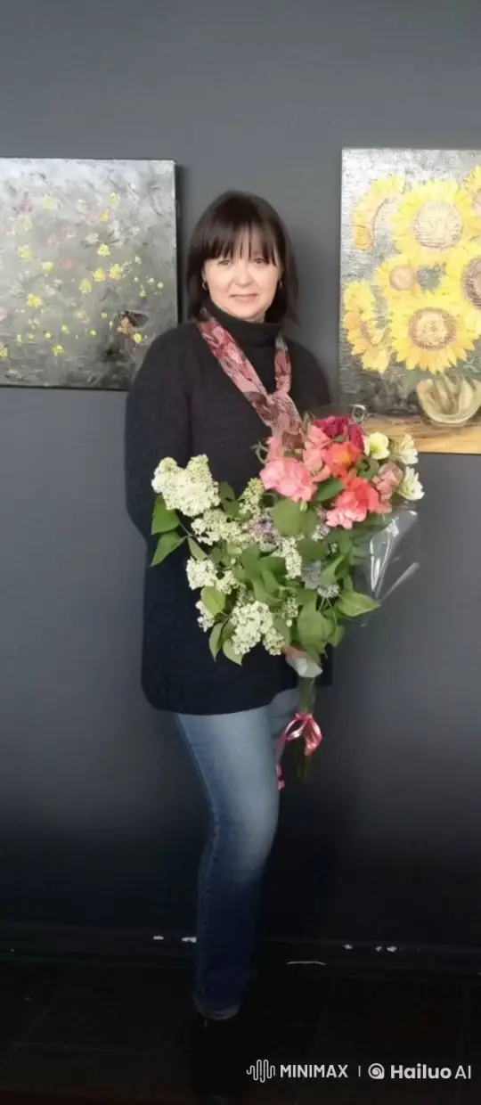 Woman in Live2D Animation Throws and Catches Flowers – AI Generated Video | Hailuo AI