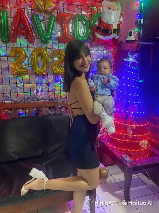 Woman Defends Baby from Abductor at Christmas Celebration – AI Generated Video | Hailuo AI